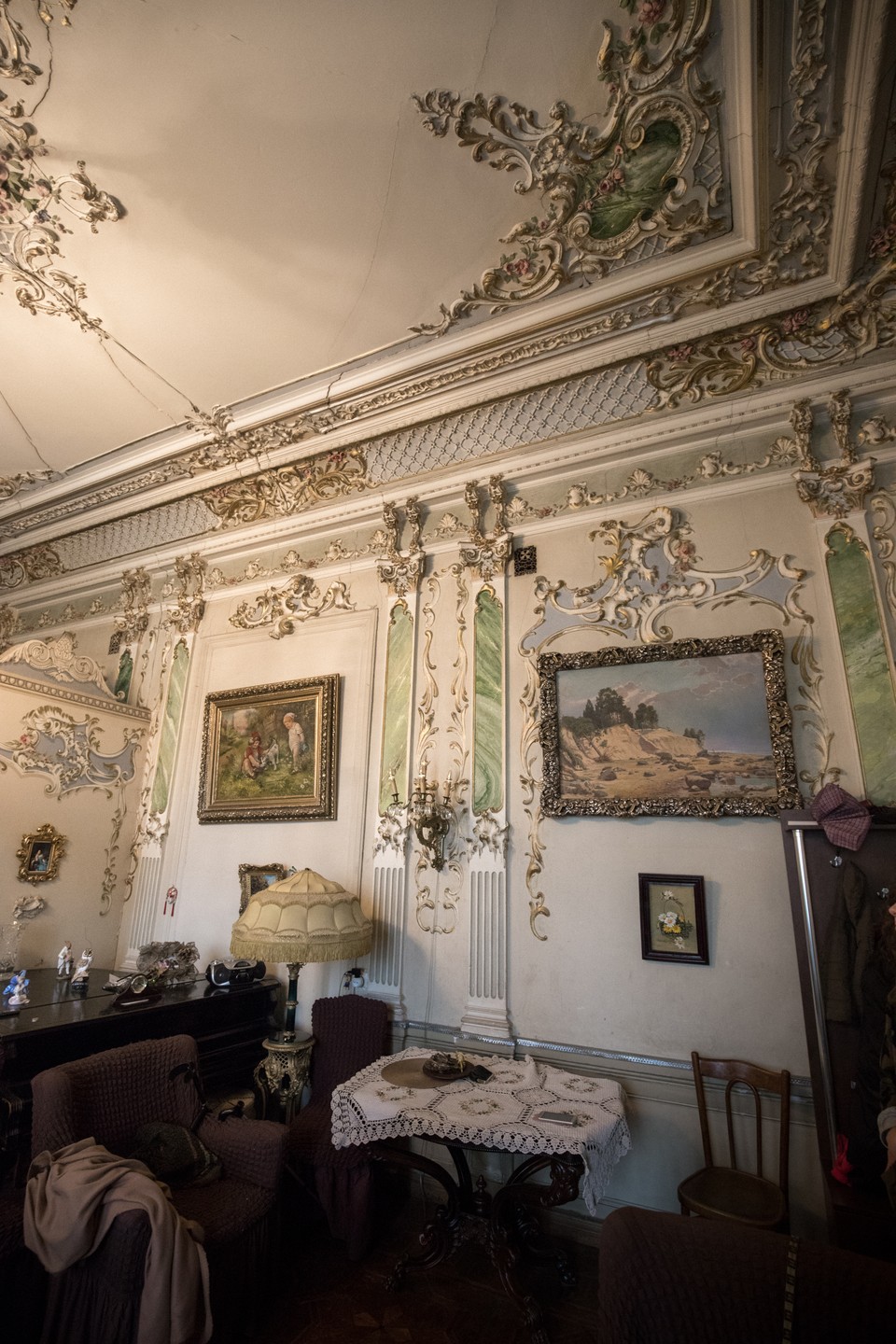 Экскурсия оказалась невероятно увлекательным и запоминающимся. Сразу же погружаешься в атмосферу старого Тбилиси, где каждый дом,