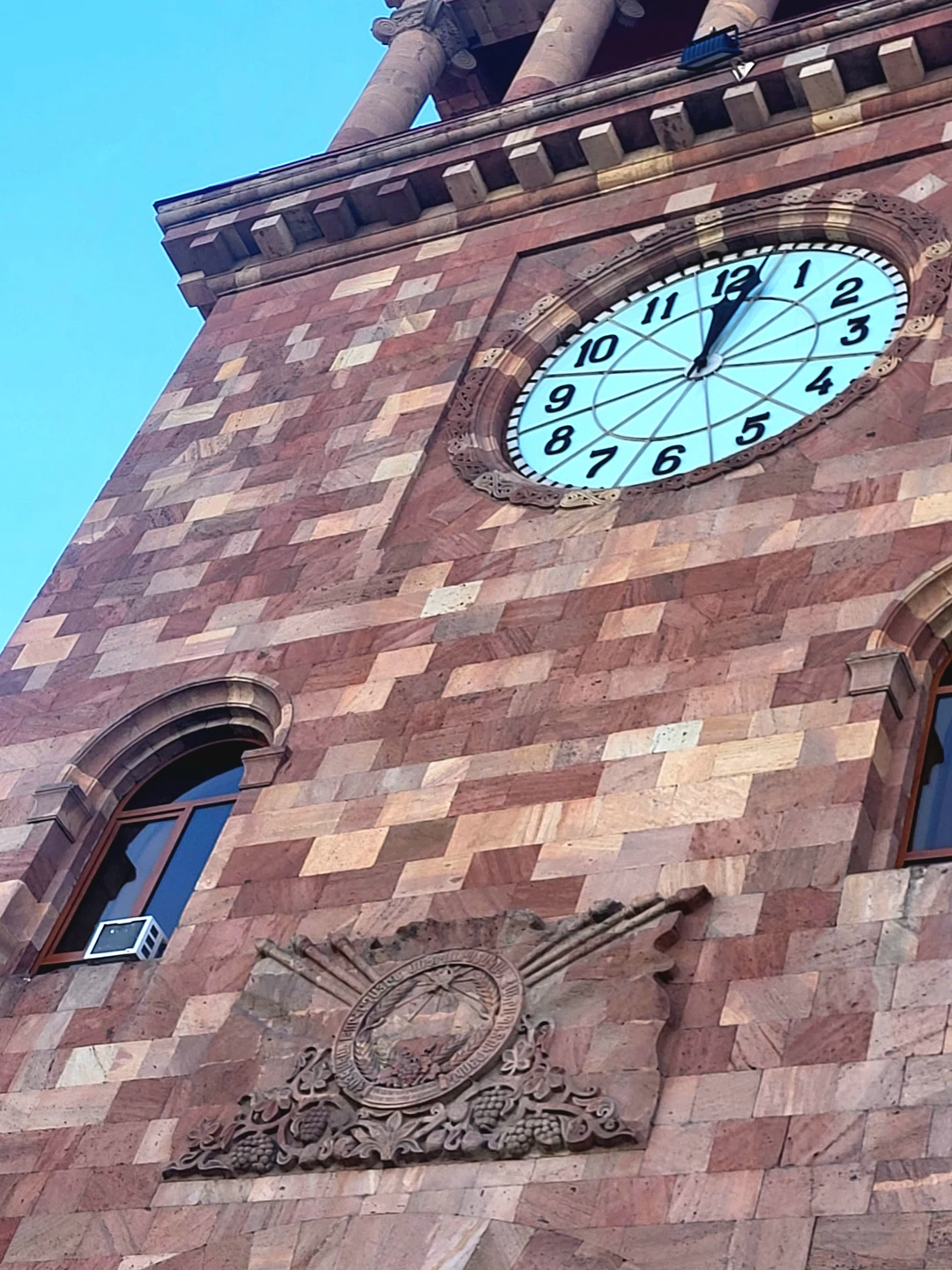 Гид Сюзанна, приятная, интеллигентная девушка. Красивая, литературная речь, очень приятно слушать и легко воспринимается информация. Гастрономический