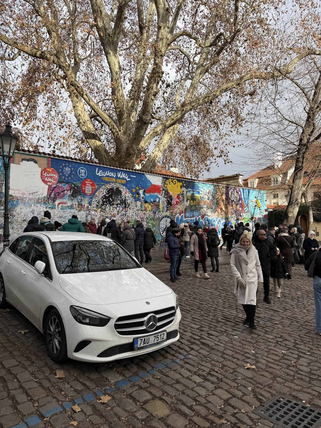 Спасибо за объемную и обзорную экскурсию. Все достопримечательности за раз! Максим очень хорошо знает все о городе!