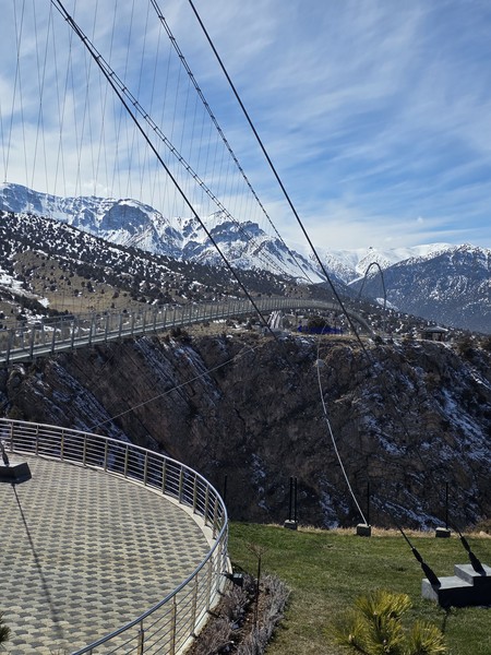 Это просто супер экскурсия. Шохрух великолепный гид. Очень много интересного рассказал, показал красивейшие места. 10 часов