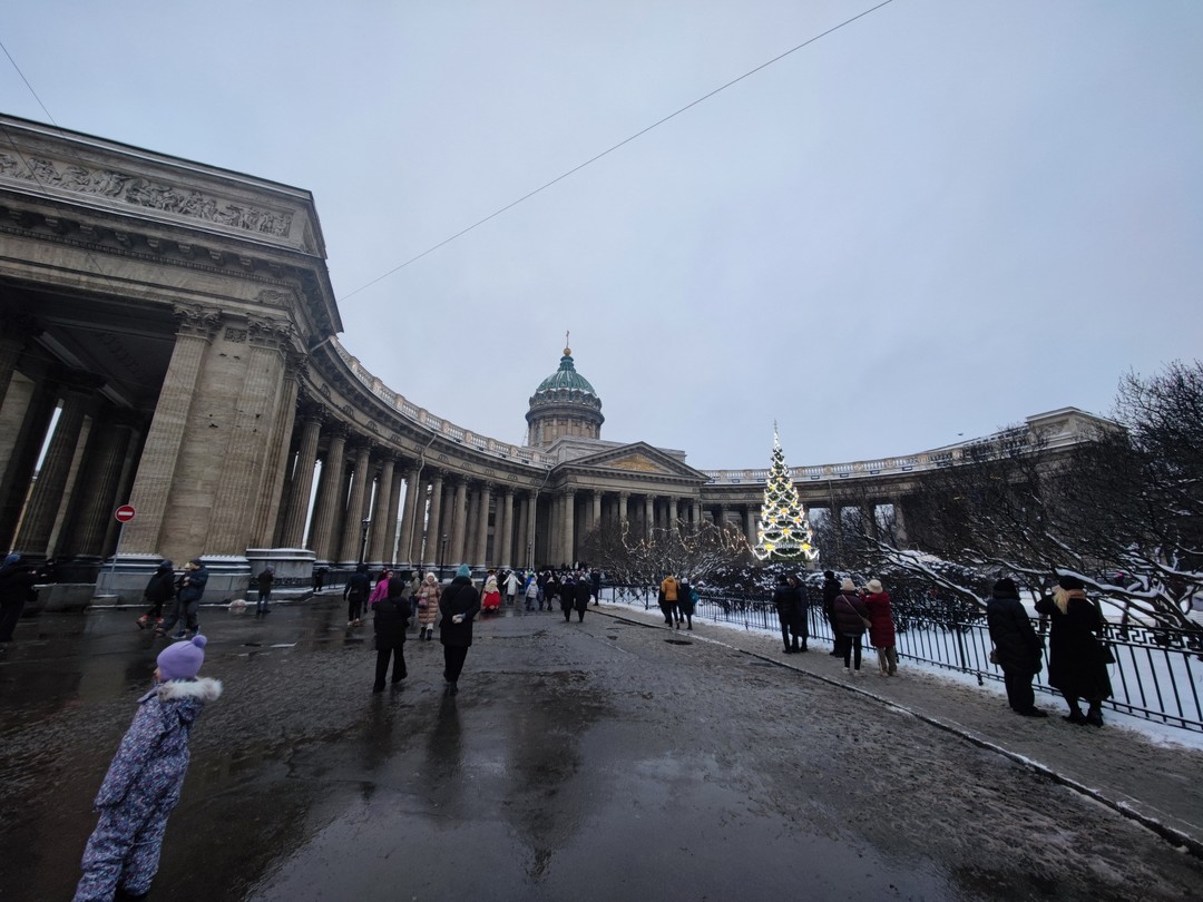 Я заказал экскурсию для своей племянницы. Экскурсовод Ольга оказалась замечательным человеком, и племяннице она очень понравилась.