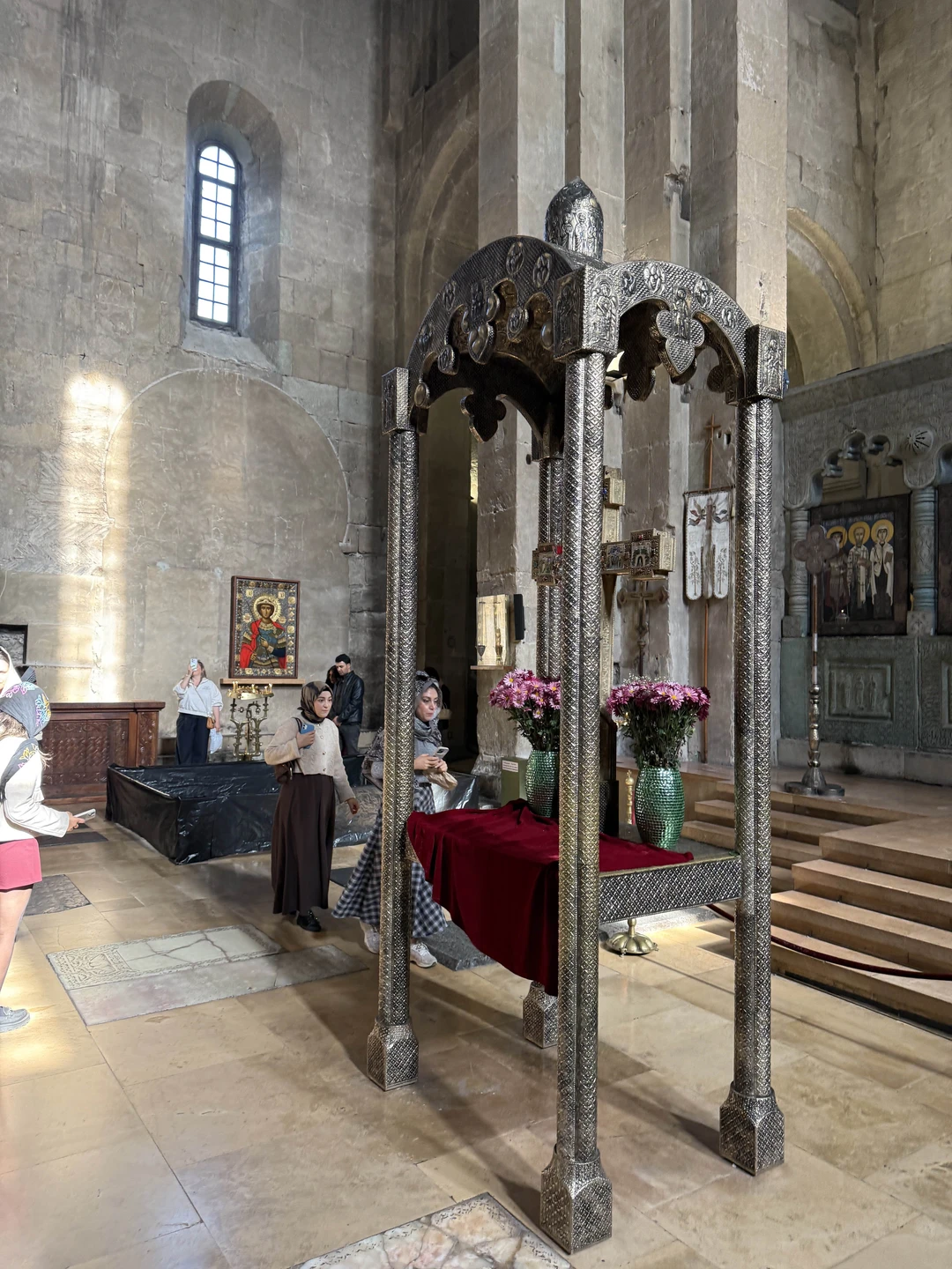 Огромное спасибо Зурабу! Я его предупредил, что он теперь навсегда наш экскурсовод не только по окрестностям