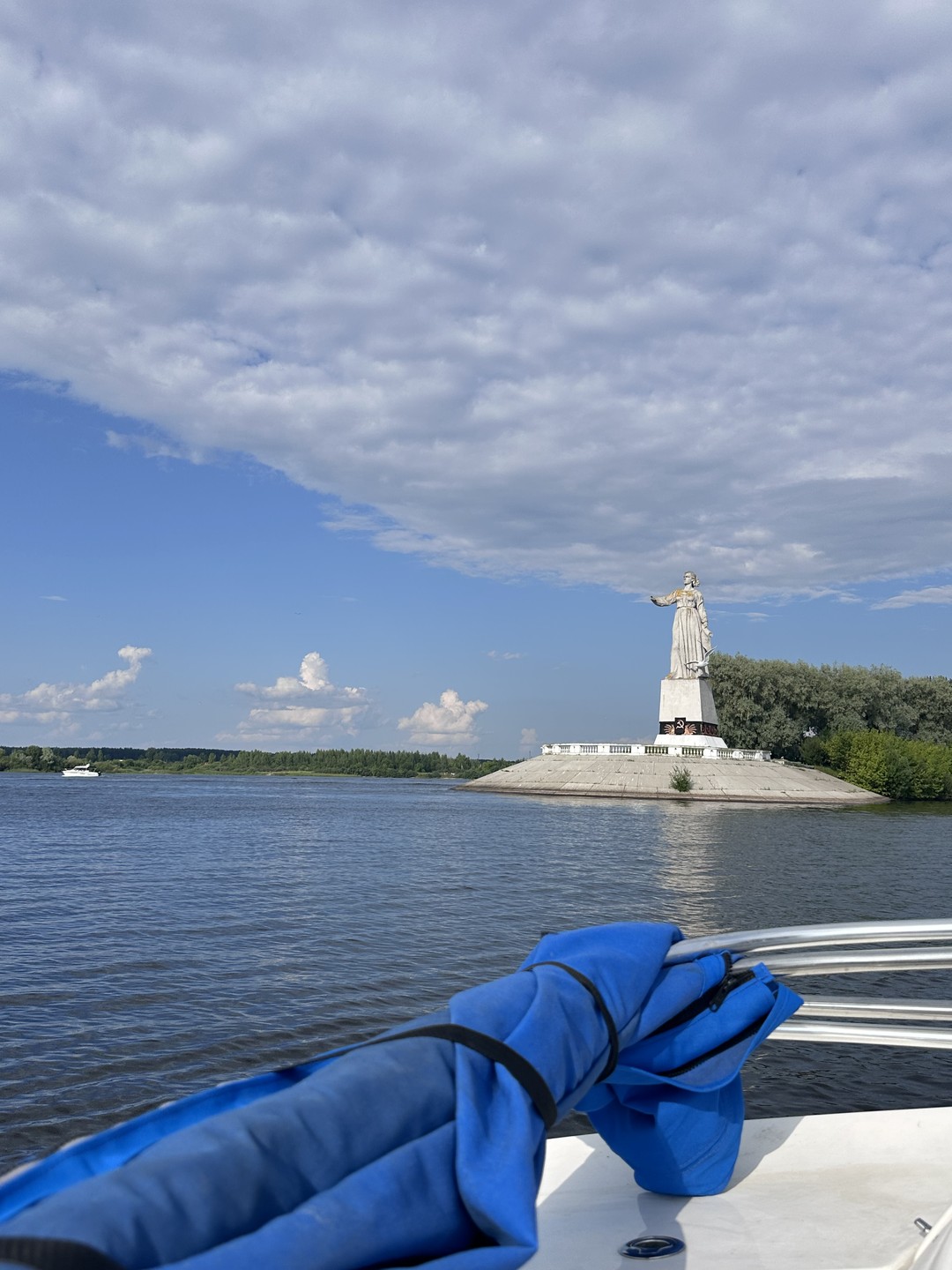 Исследуем Рыбинское водохранилище: прогулка на катере (Наталья)