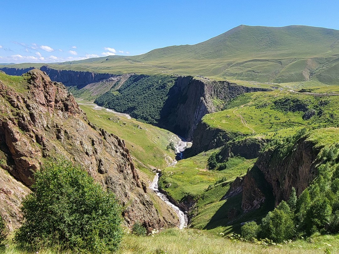 Поездка на Джилы-Су - это совершенно необыкновенное путешествие. Сама дорога считается одной их самых живописных в