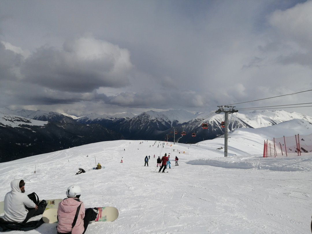 Всем добрый день! В марте побывала на Архызе с Романом, в составе мини группы. Самые позитивные