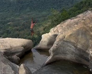 Рассвет на горе, девятиарочный мост и купание в водопаде