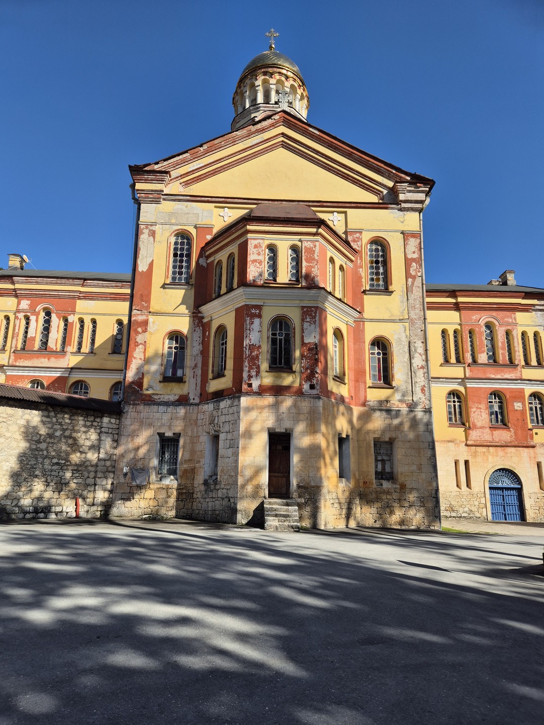 Прекрасная экскурсия, с прекрасными пейзажами! Природа э и море не передать словами! Видели дельфинов очень впечатлило!