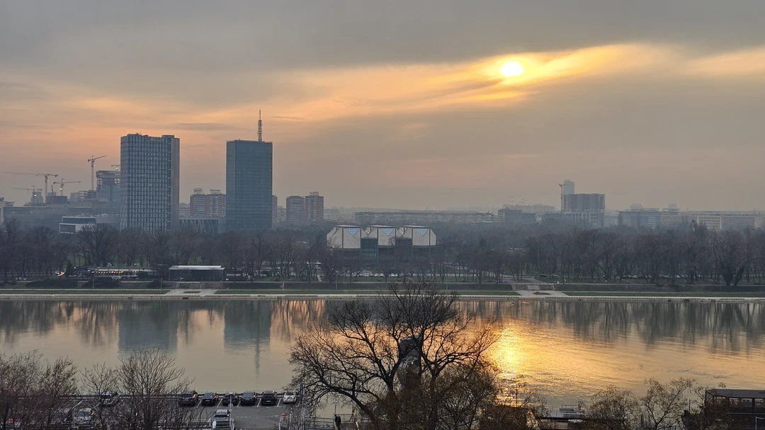Экскурсию проводил Егор. Сумел по нашей просьбе подстроиться и объединить две темы: история Сербии и Братья навеки. Рекомендуем