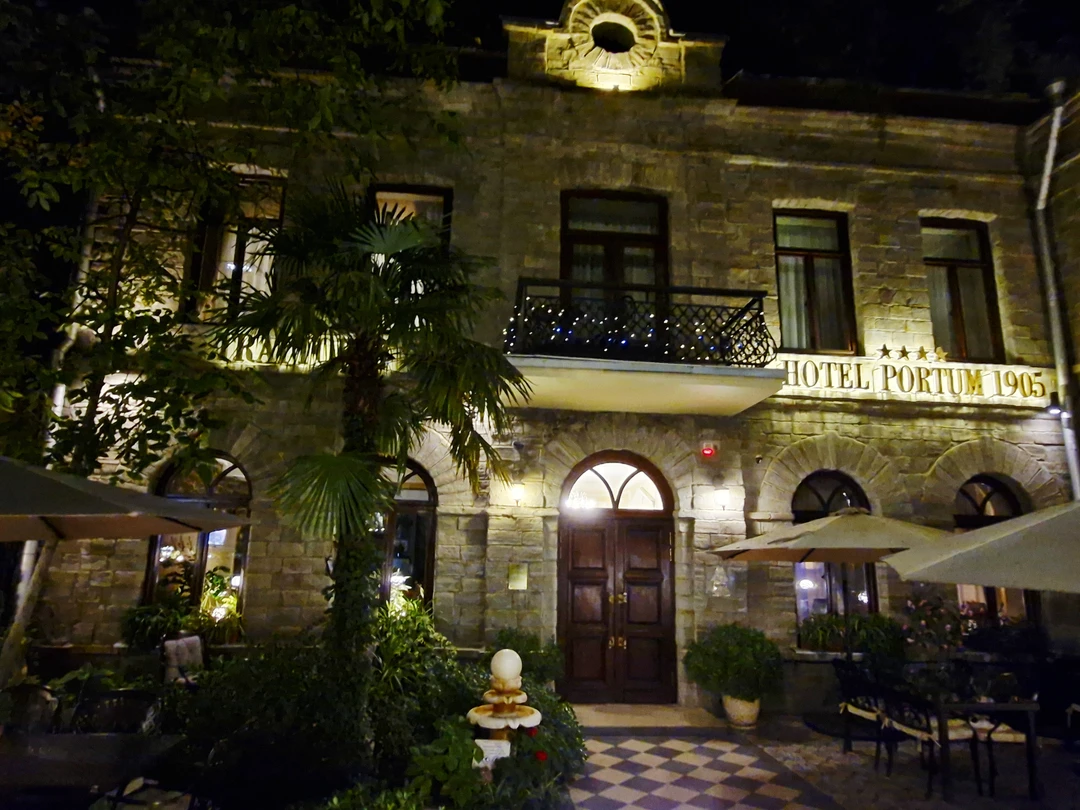 Большое спасибо Роману за интересный рассказ и красивые виды вечернего Сочи. Несмотря на то, что мы