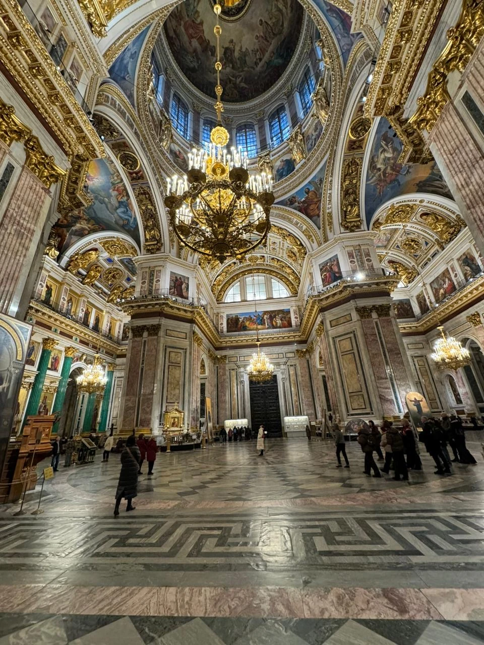 Экскурсию в Спас на Крови и Исаакиевский собор проводила гид Екатерина! 👏👏👏 Профессионально, великолепно изложен материал