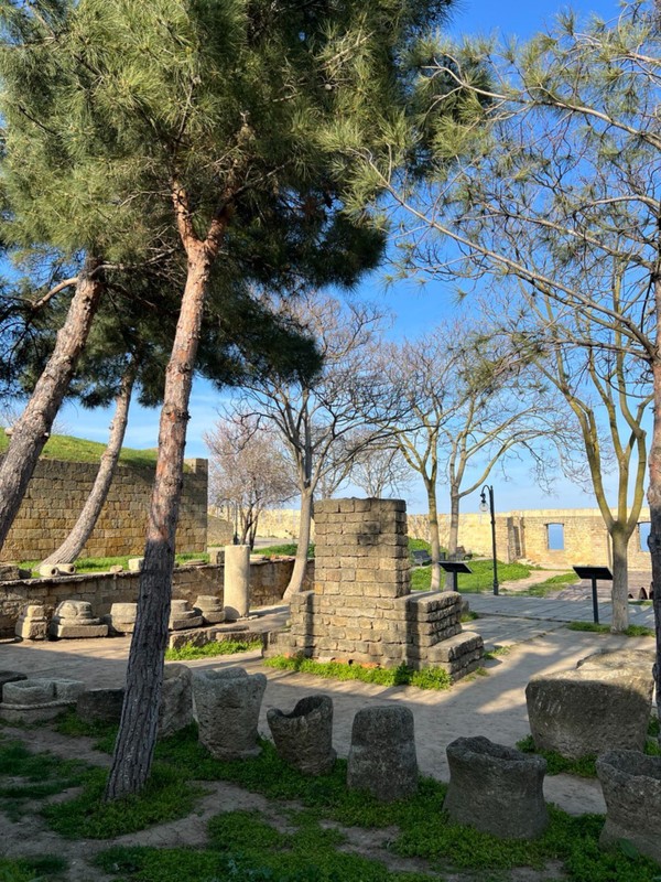 Виды Жемчужины Южного Дагестана: Дербент и экраноплан «Лунь»