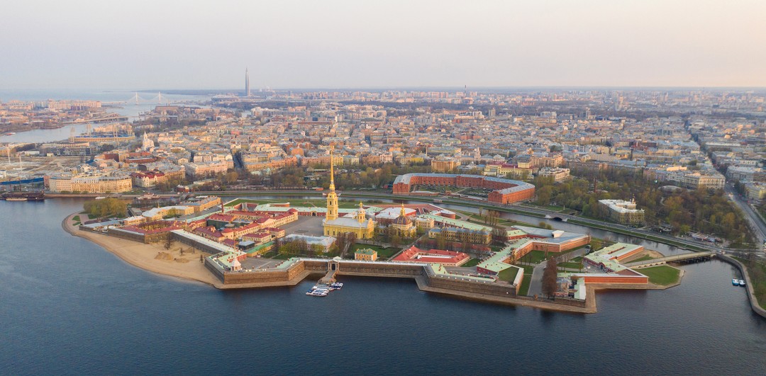 Шұлықтағы әдемі аққұбамен порно көру