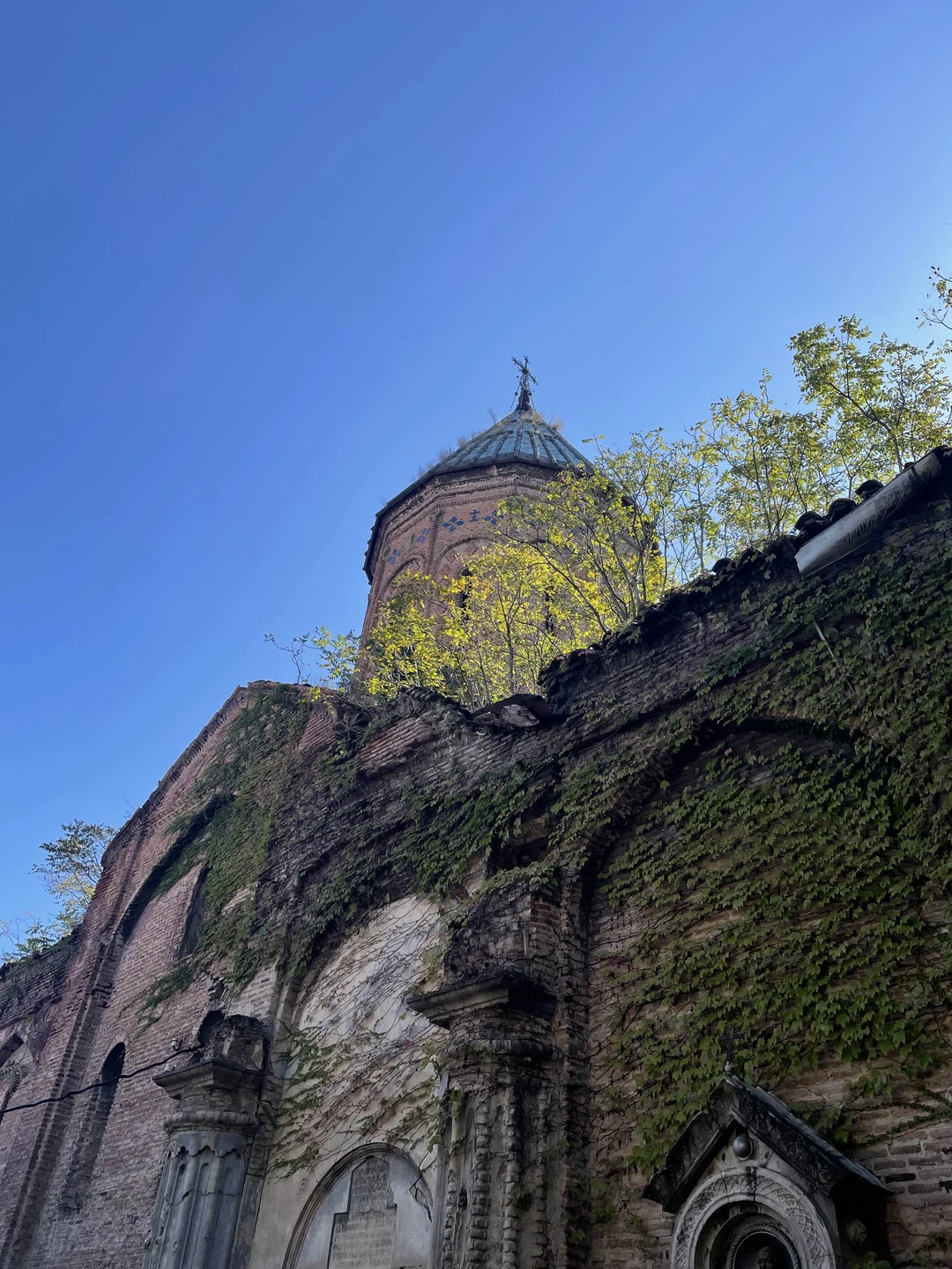 Прогулка по старому Тбилиси с Михаилом стала ярким событием нашего знакомства с городом. Узнали много интересного