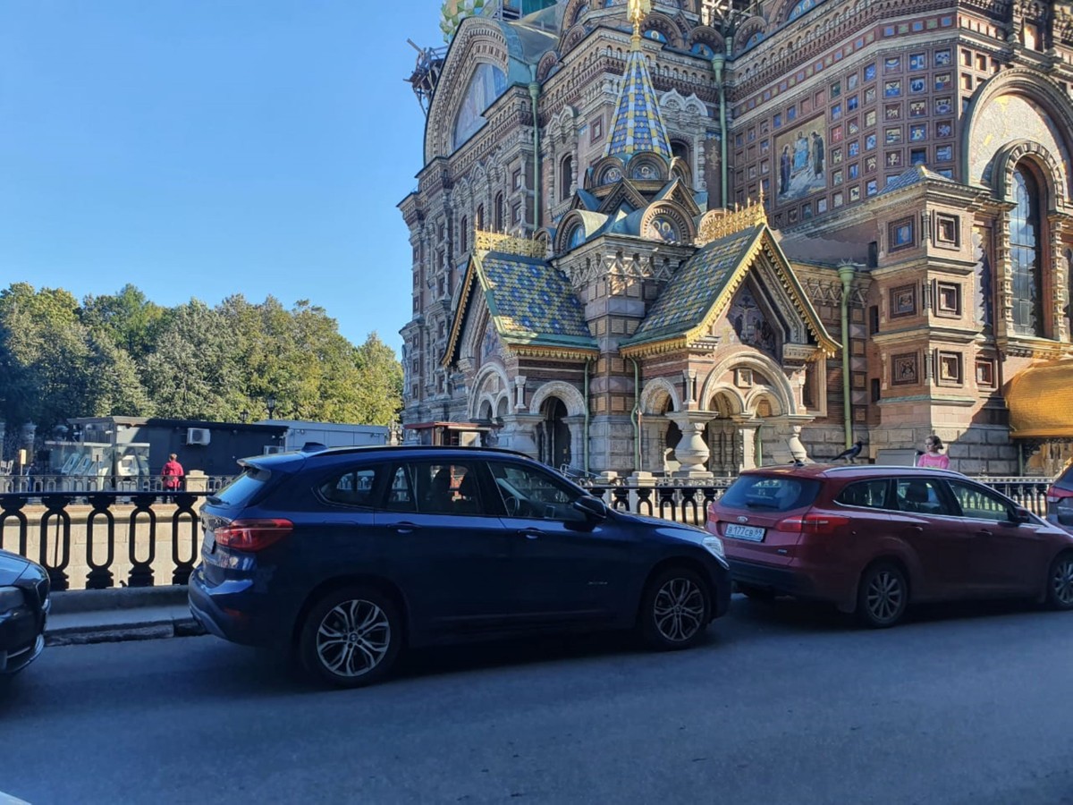 Фото Трансфер из аэропорта или вокзала с обзорной экскурсией по Петербургу