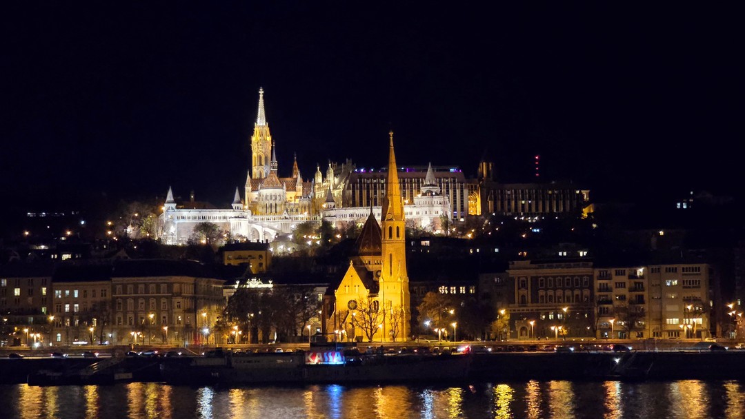 Первый день в Будапеште и первая эескурсия по волшебному ночному городу. После слова волшебный ничего больше