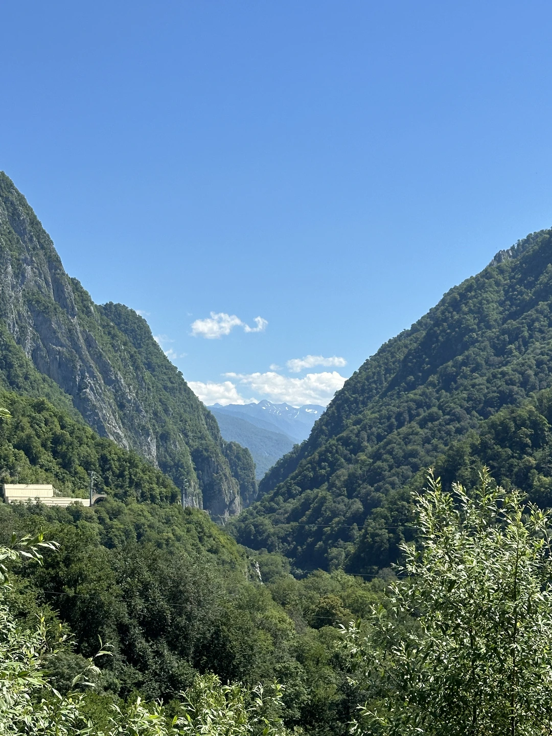 Нам с мужем очень понравилась экскурсия, успели посетить очень много красивых мест, заезжали даже в незапланированные