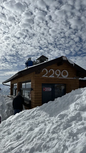 Понравилась экскурсия с Александром, всё подробно рассказал по программе + интересно было узнать о более повседневных вопросах местных.