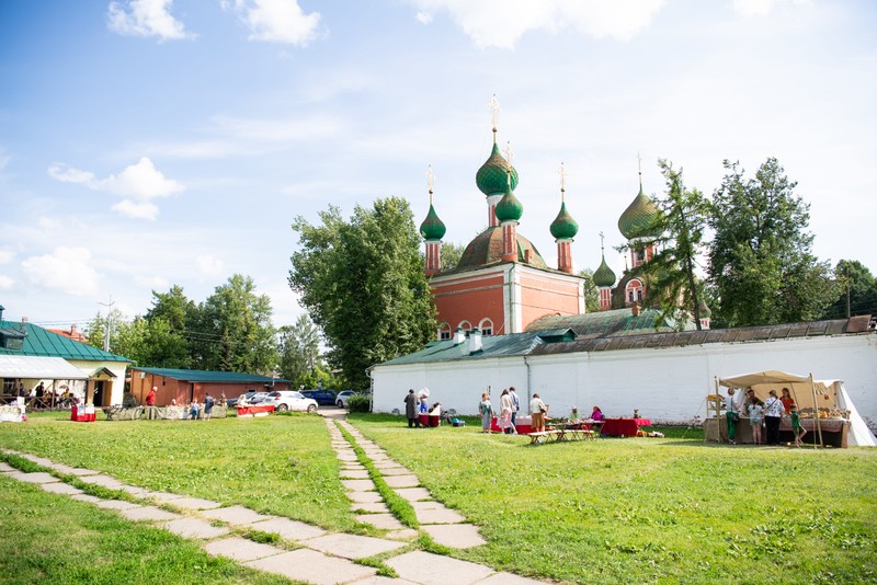Фото к экскурсии Ярославль, Переславль-Залесский, Вятское и ферма пионов: тур с выездом из Москвы