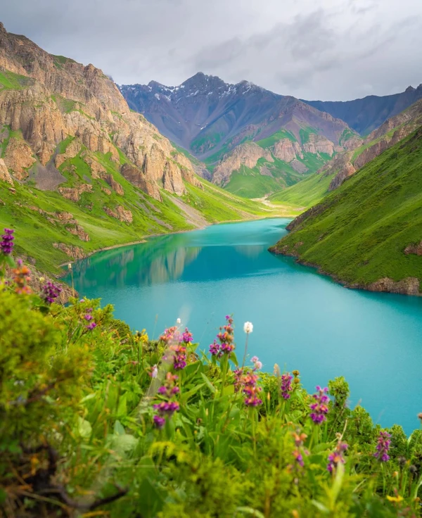 Главное в Кыргызстане за один мини-тур: природные локации, беркут-шоу, круиз и конная прогулка