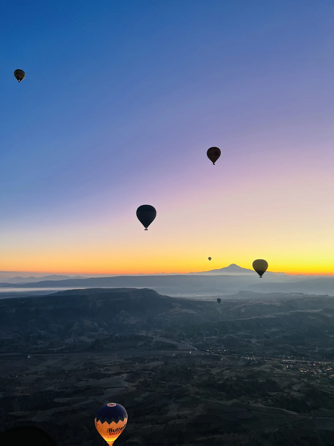 Добрый день, полет на воздушном шаре превзошел все ожидания. Организация экскурсии на 5, договорились заранее, трансфер