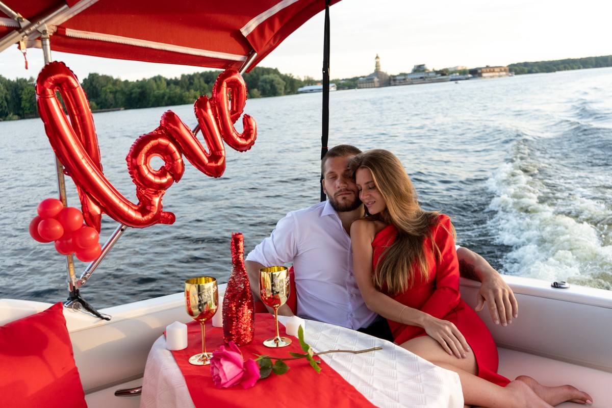 Свидание на яхте на закате по Москве (5/8)