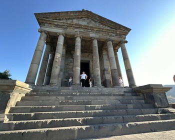 Арка Чаренца, храм Гарни, «Симфония камней», кулинарный мастер-класс, монастырь Гегард