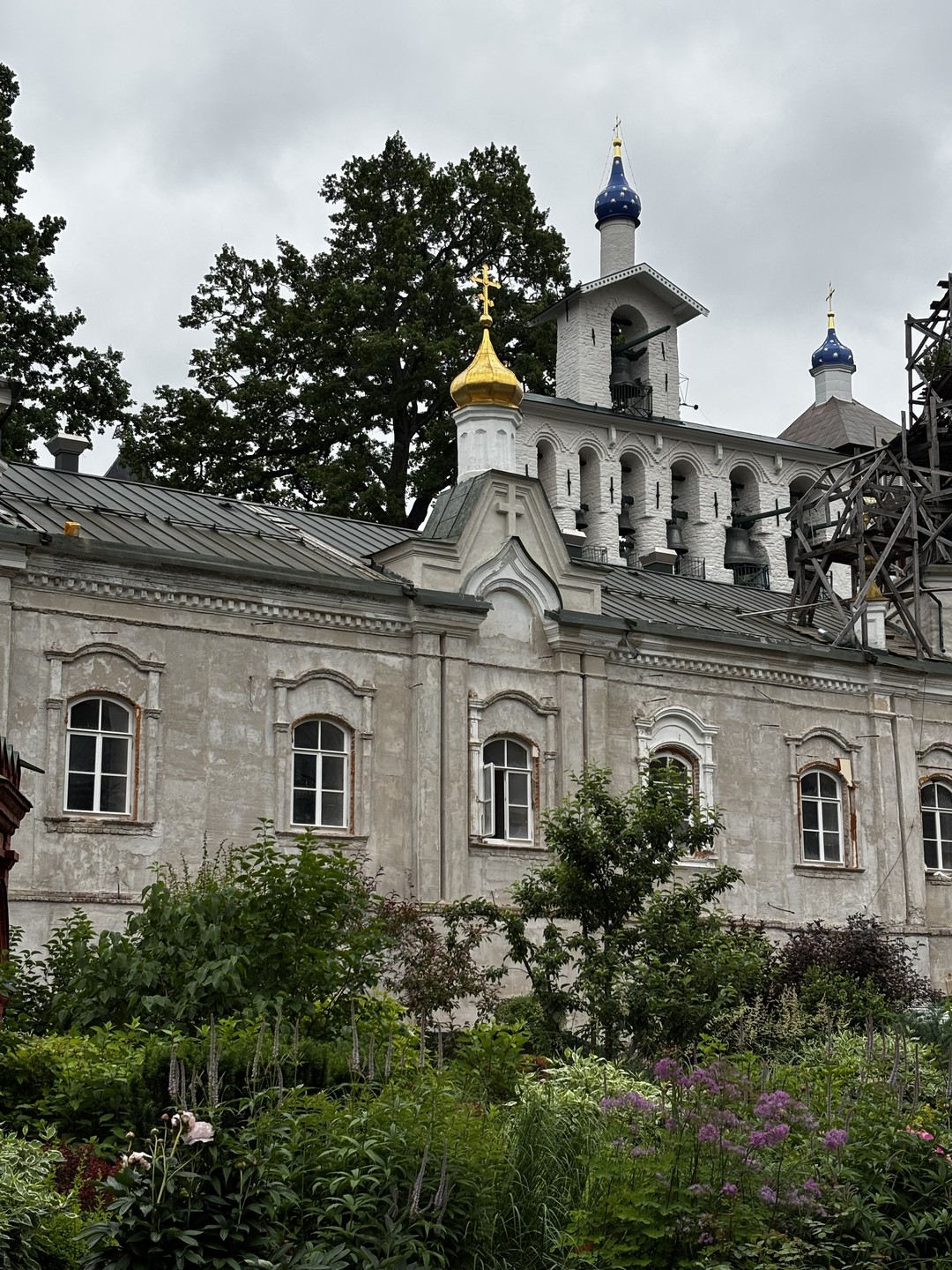 Экскурсия в Псково-Печерский монастырь произвела неизгладимое впечатление, прикосновение к истокам подвижничества при зарождении христианства на северо-западе