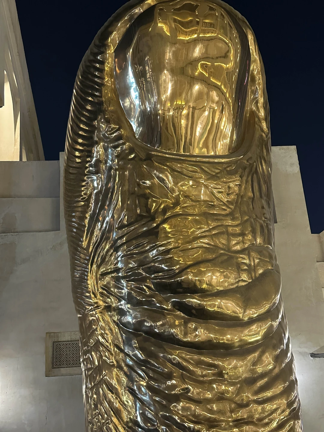 Отличная и очень живая экскурсия! Венера очень общительный,веселый и любящий свой город человек! 5-часовая экскурсия пролетела