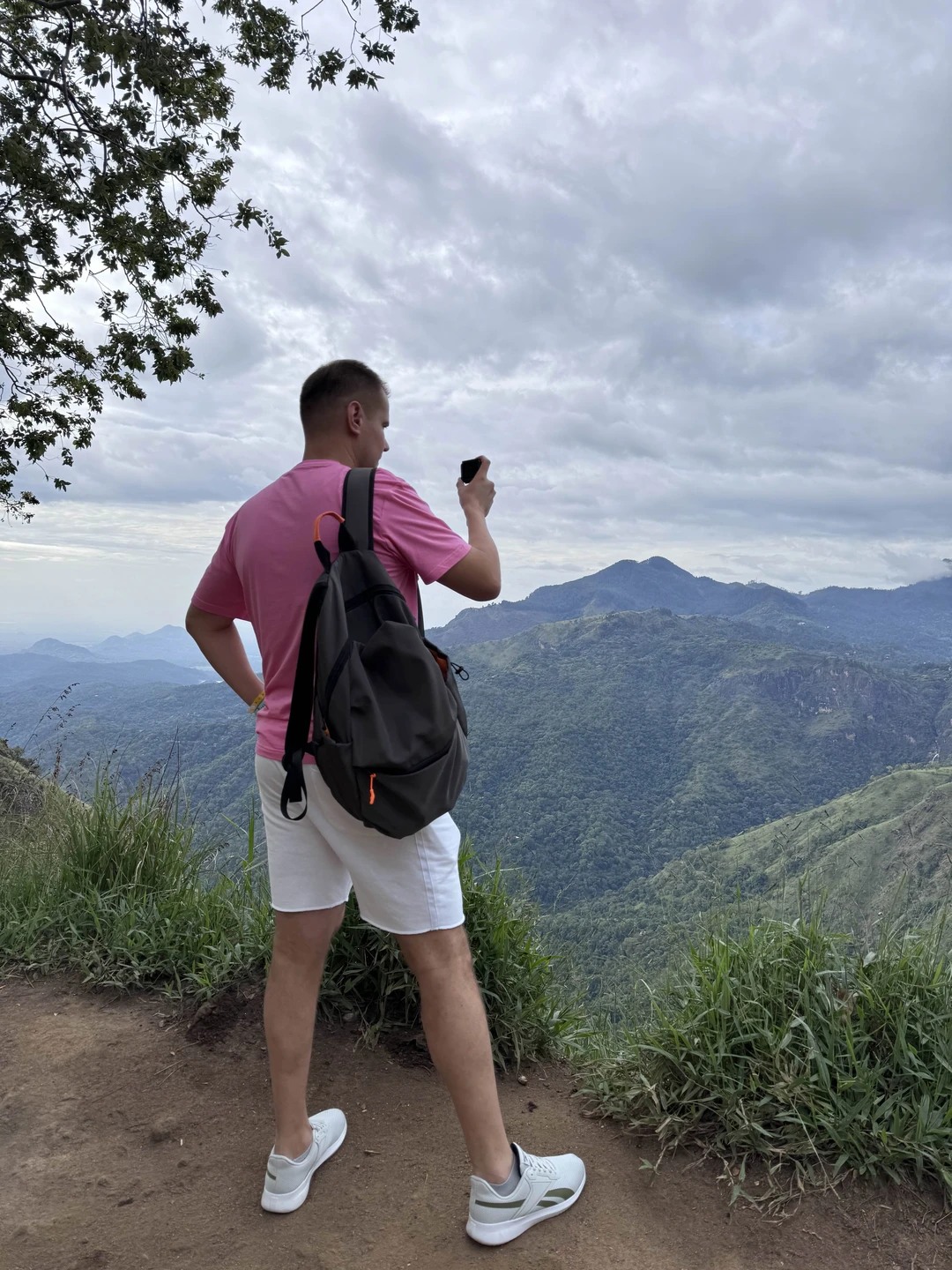 24.10.2025 брали экскурсию «Элла: путешествие в высокогорную Шри-Ланку». Сами на Шри-Ланке первый раз и нисколько не