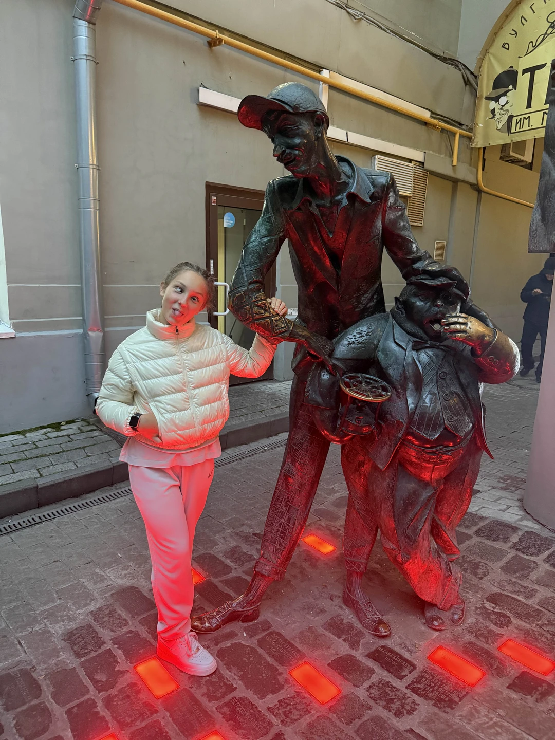 Виктория, очень «живой» гид! 🔥Познакомила с историей! Смогла заинтересовать и «заинтриговать» 😁не только ребенка, но родителей!!!