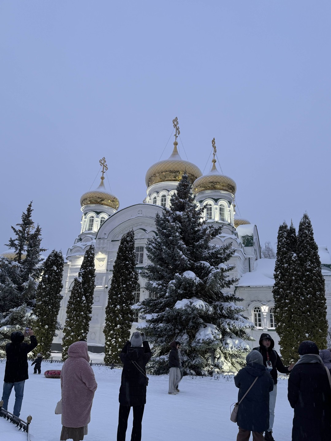 Экскурсовод Александр. Огромная благодарность и аплодисменты экскурсоводу! Прекрасный рассказчик! Я второй раз на экскурсии в Свияжск