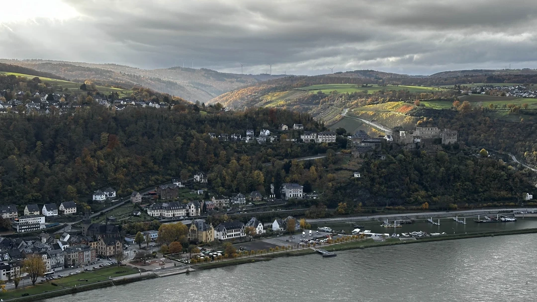 Благодаря Татьяне увидели Германию с другой стороны. Невероятная красота и интересные легенды. Со всем этим нас