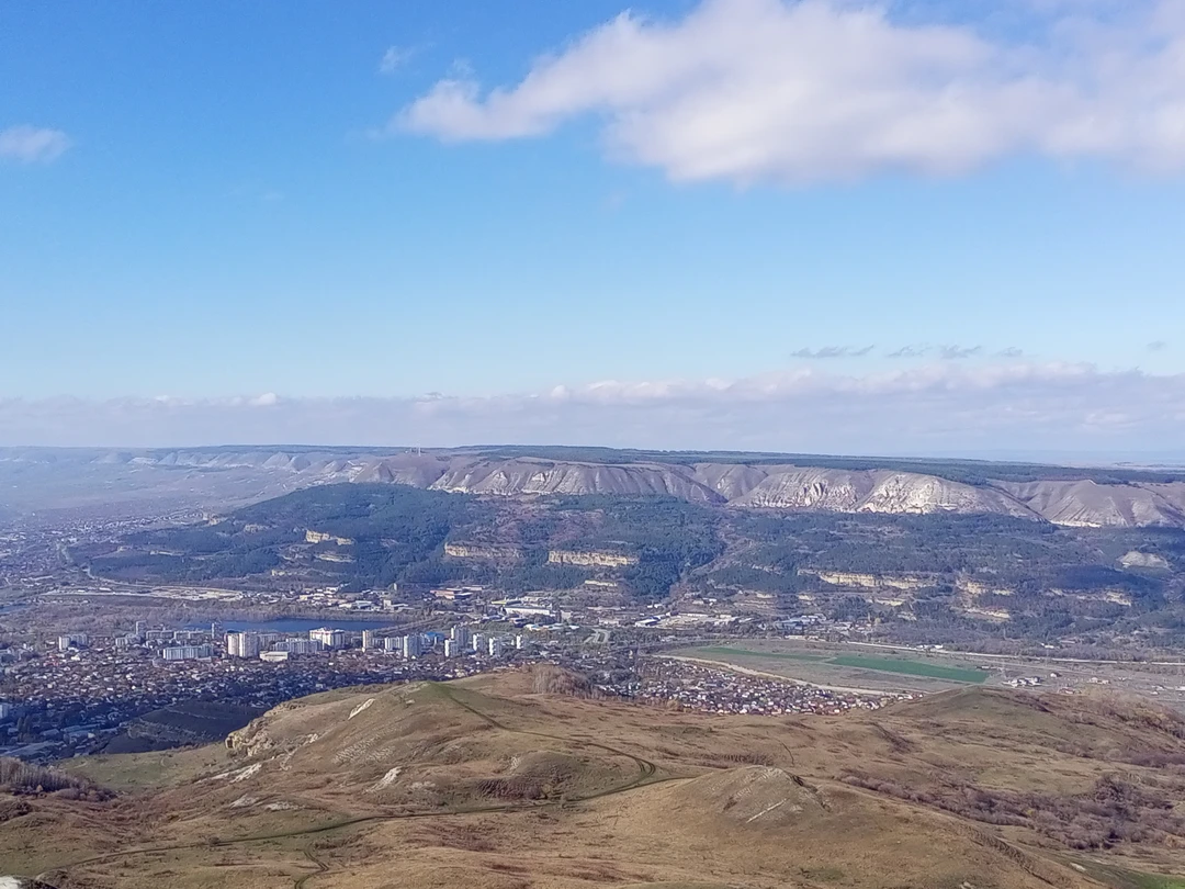 Дмитрий замечательный гид, который в свои поездки вкладывает всю душу. Маршрут авторский и самому такое никогда