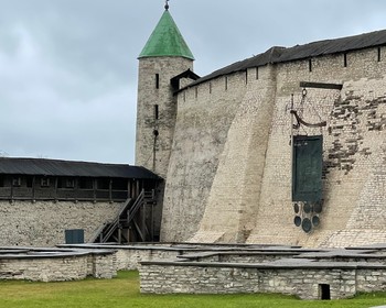 Печерская крепость и Труворово городище