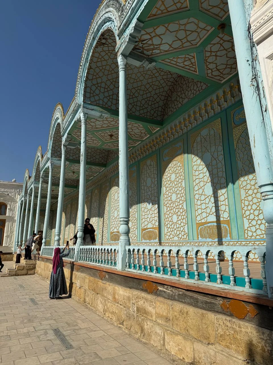 Фуркат очень интересный рассказчик), нам с дочкой понравился и маршрут, и истории, и байки, и шутки