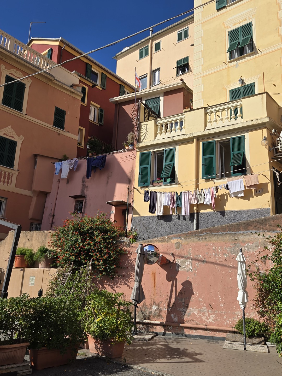 Мы понимали, что заказываем не Геную, а ее живописные окресности. После дня в Риме наполненом туристами