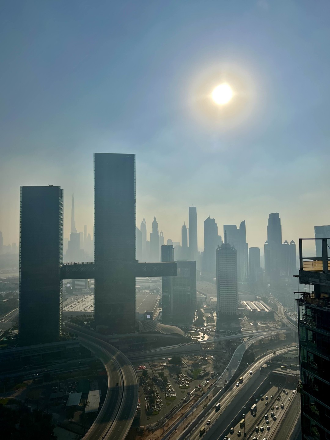 Очень интересно. Великоленый вид сверху на новый и старый Дубай. Александр рассказывает много интересной информации. Всем советую посетить