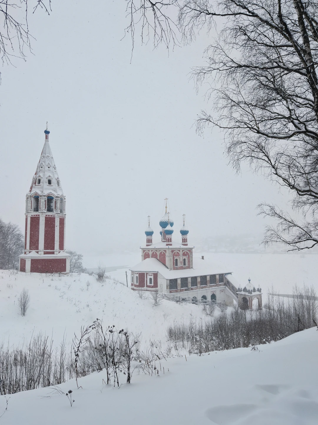 Нам с подругой очень понравилась экскурсия и гид Анна. Несмотря на метель, вызванную циклоном Фрэнсис, экскурсия