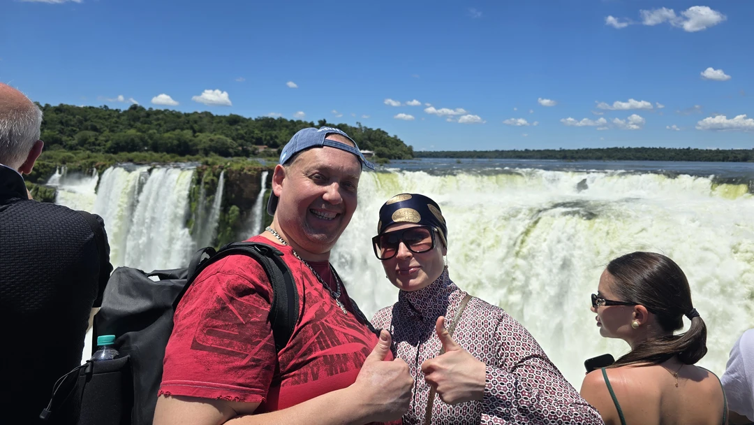 Иван отличный гид, заранее купил удобные билеты для перелета в Игуасу, был всегда на связи, дал