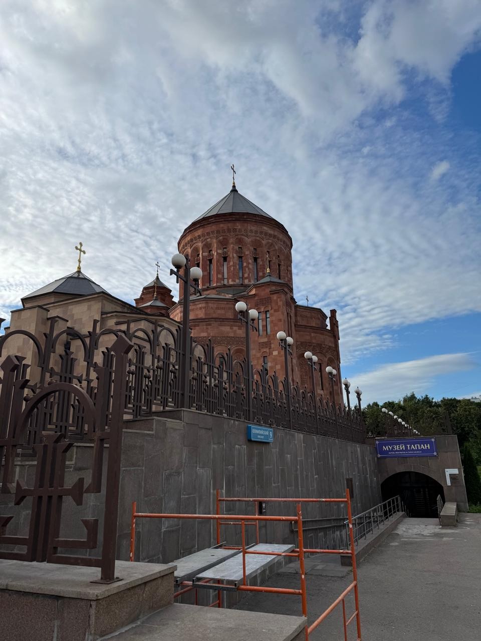 Вартан, огромнейшее Вам спасибо за удивительно интересную экскурсию по Армянскому Храмовому Комплексу для нашей группы друзей