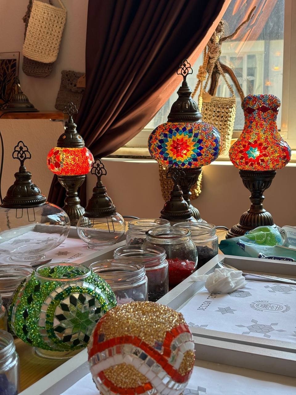 Остались очень довольны мастер-классом, проводила его Оливия - очень приятная, общительная и комфортная девушка. Во время