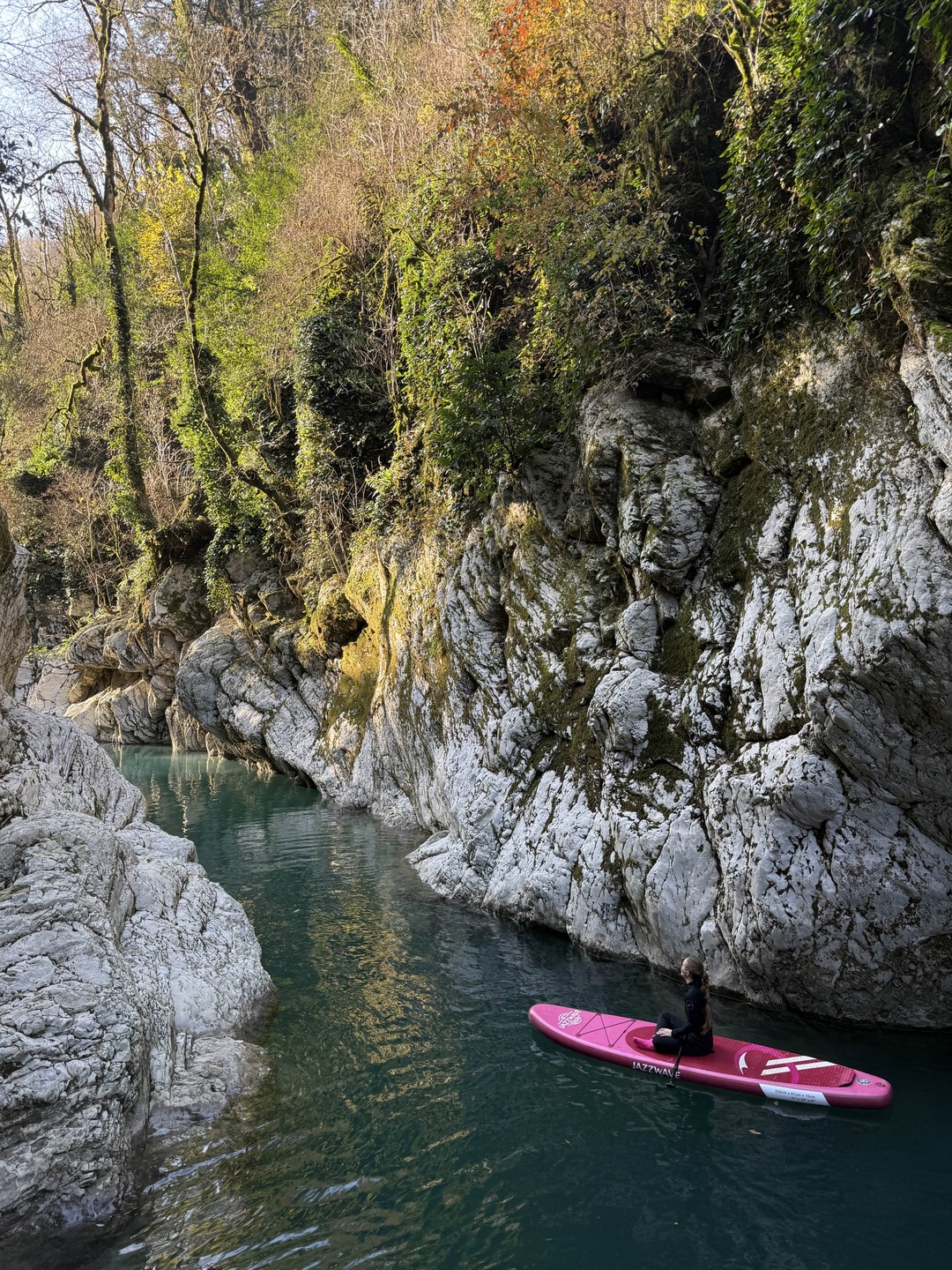 Поехали на экскурсию по каньону в не сезон, было все супер комфортно, не холодно, дают все