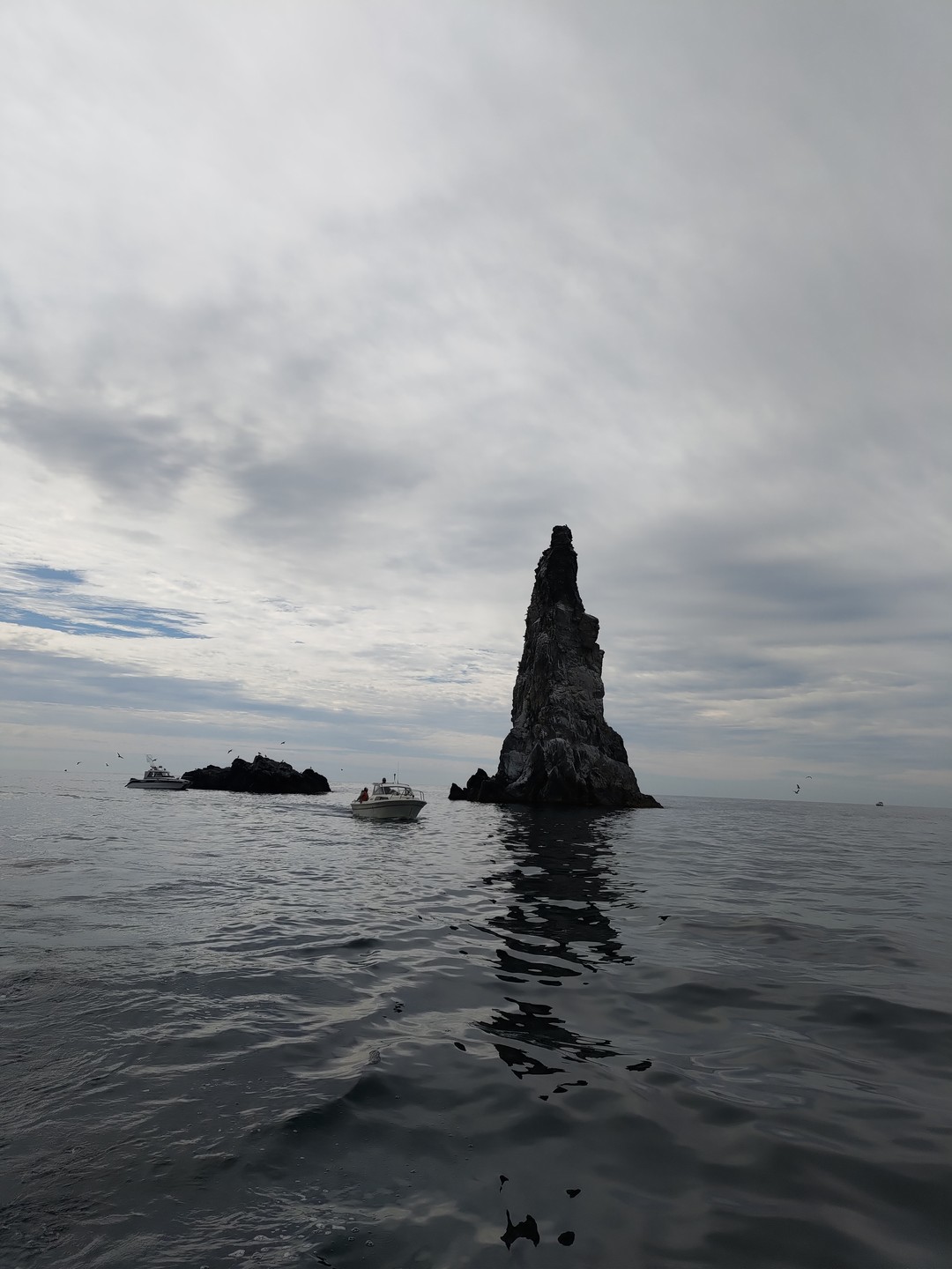 Прекраснейшая видовая прогулка. На катере по морю. Два великолепных девственно чистых острова. Я правда не дошла