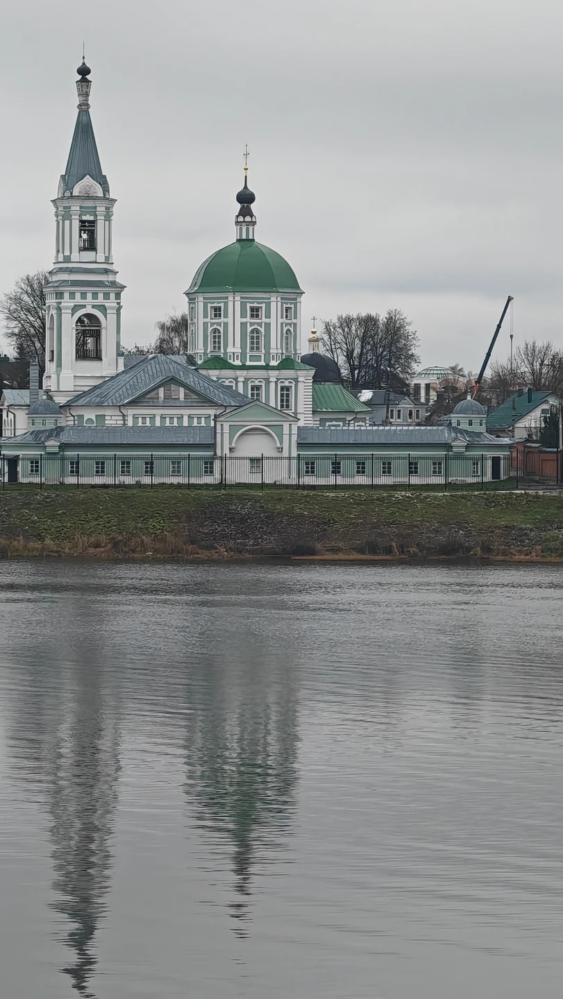 Виктория прекрасный гид, отличное знание материала. Приятное впечатление оставила прогулка по городу. Погода была промозглой, через