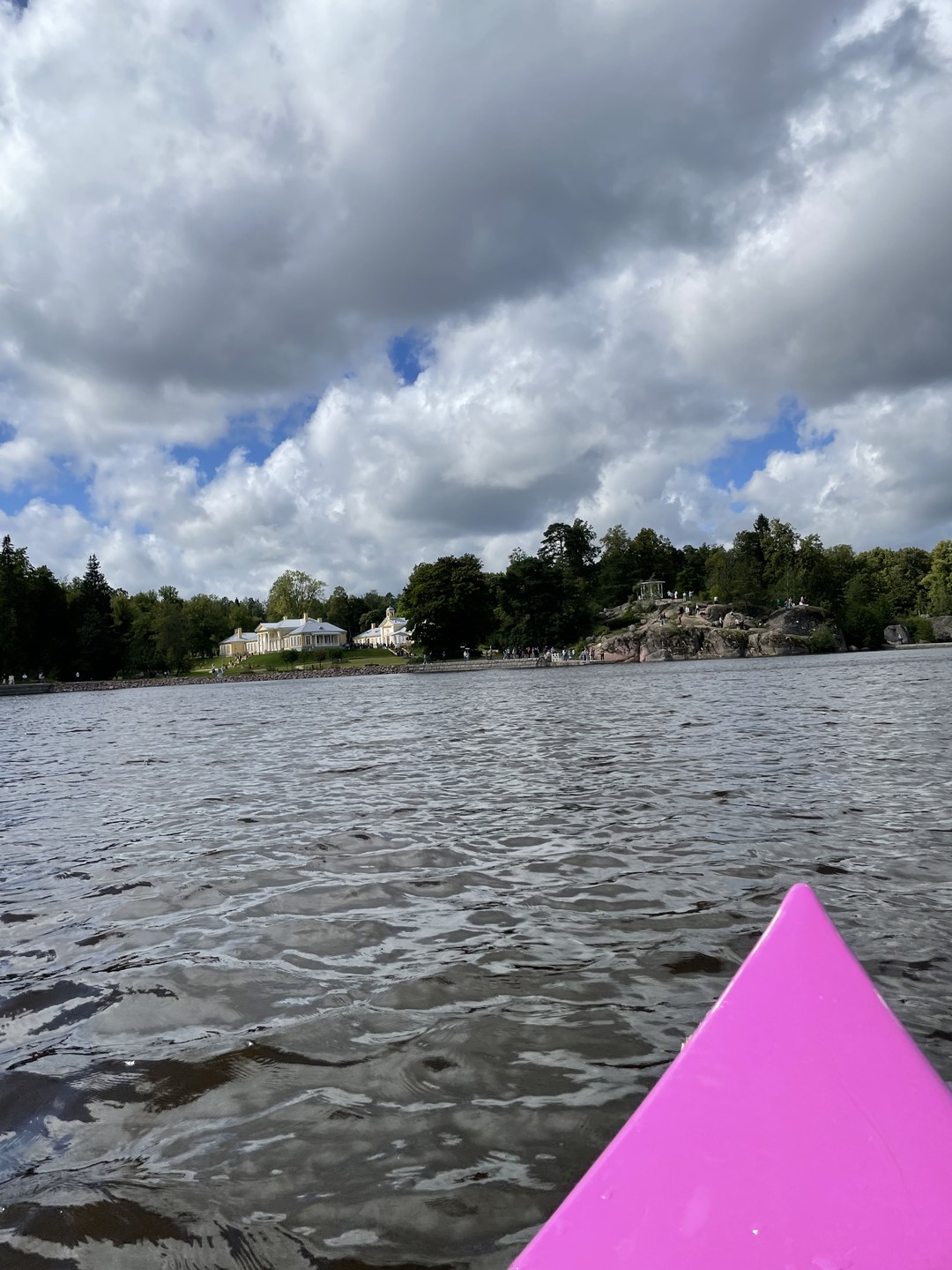Благодаря пятичасовому лодочному походу с Александрой попробовали силы в гребле (обратный путь для новичка оказался труден,