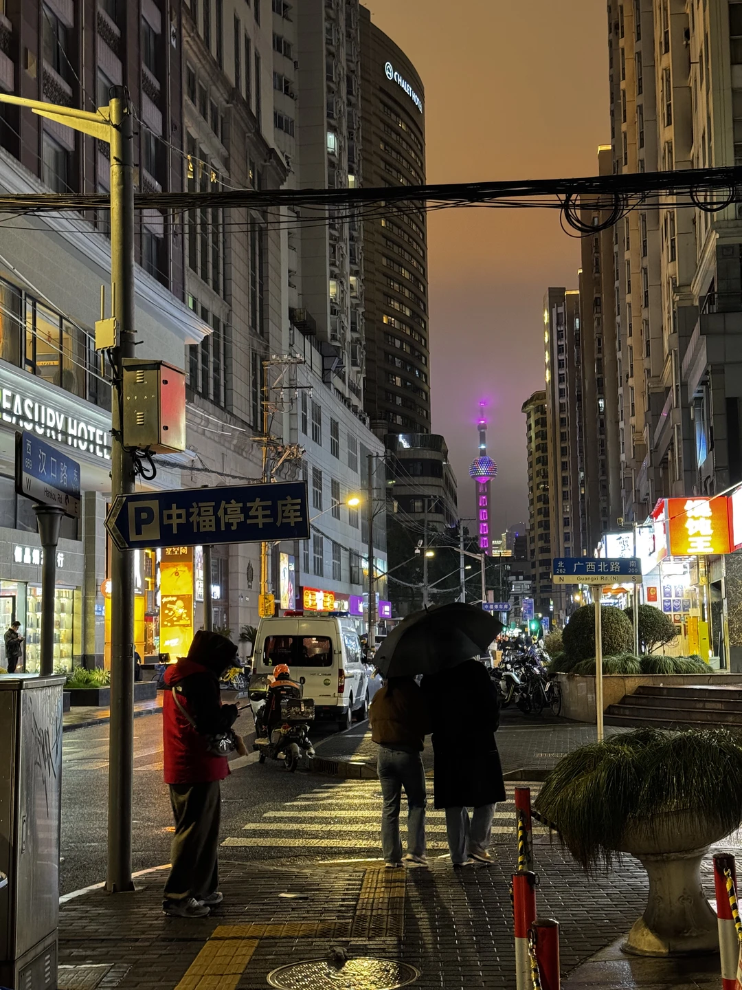 Это наше первое посещение Китая. И знакомство со страной, мы решили начать с гастрономии. Валерия очень