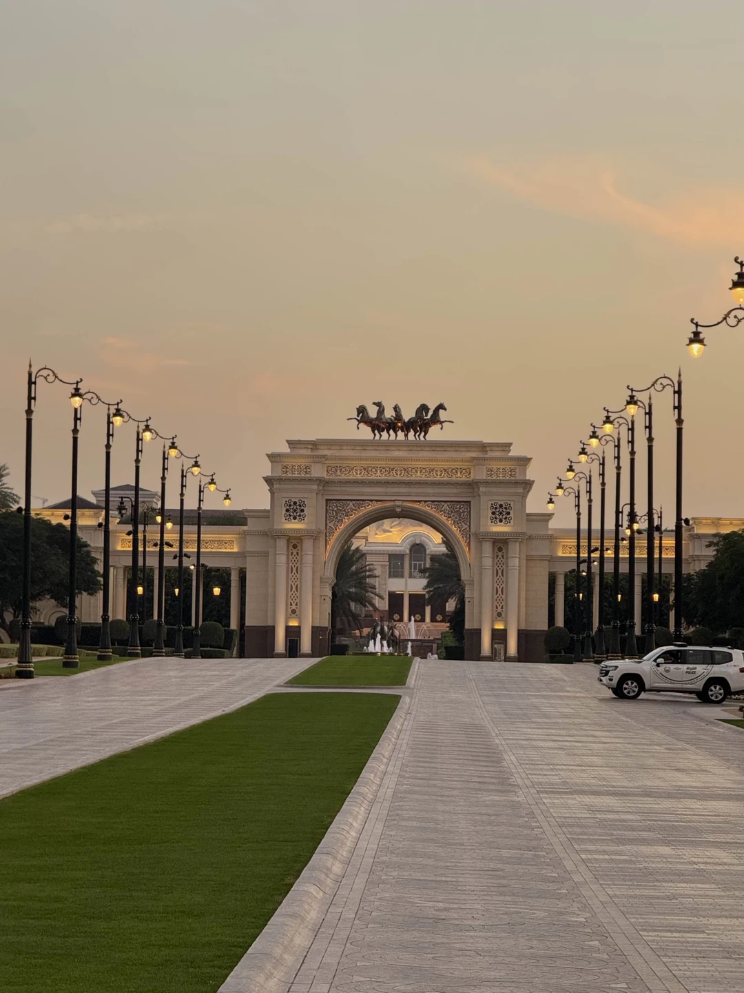 Большое спасибо за отличную экскурсию! Бек не только интересно рассказывал, узнали много нового и интересного