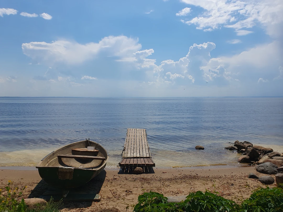 Обаятельнейший гид Александр. Интереснейший собеседник. Очень лёгкая подача материала, очень интересный рассказ. Автобус комфортабельный, катера крытые