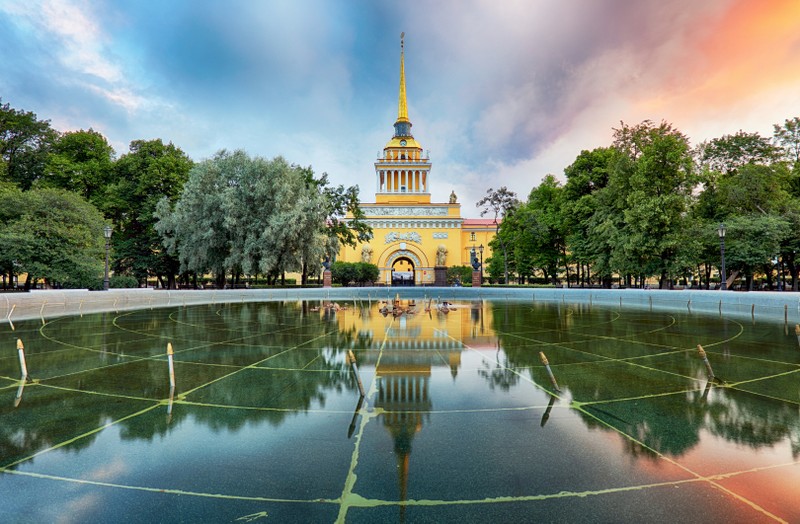Трезубец Посейдона: античность и вода в истории Петербурга