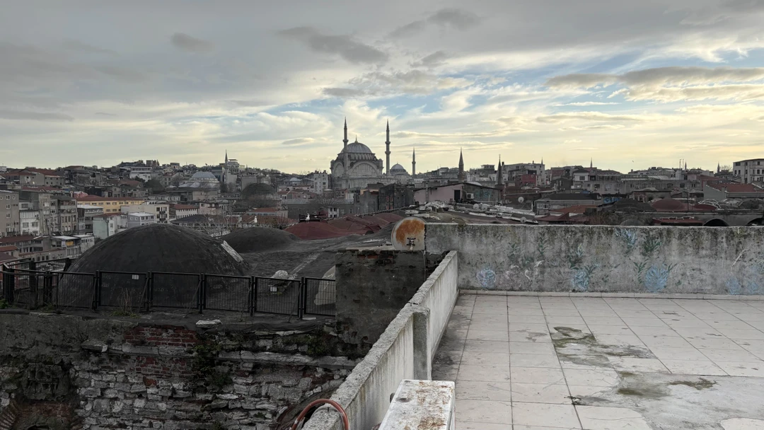 Отлично провела экскурсию гид Баяна. Заинтересовала и заняла ребенка 13 лет! Рассказала историю гранд базара и